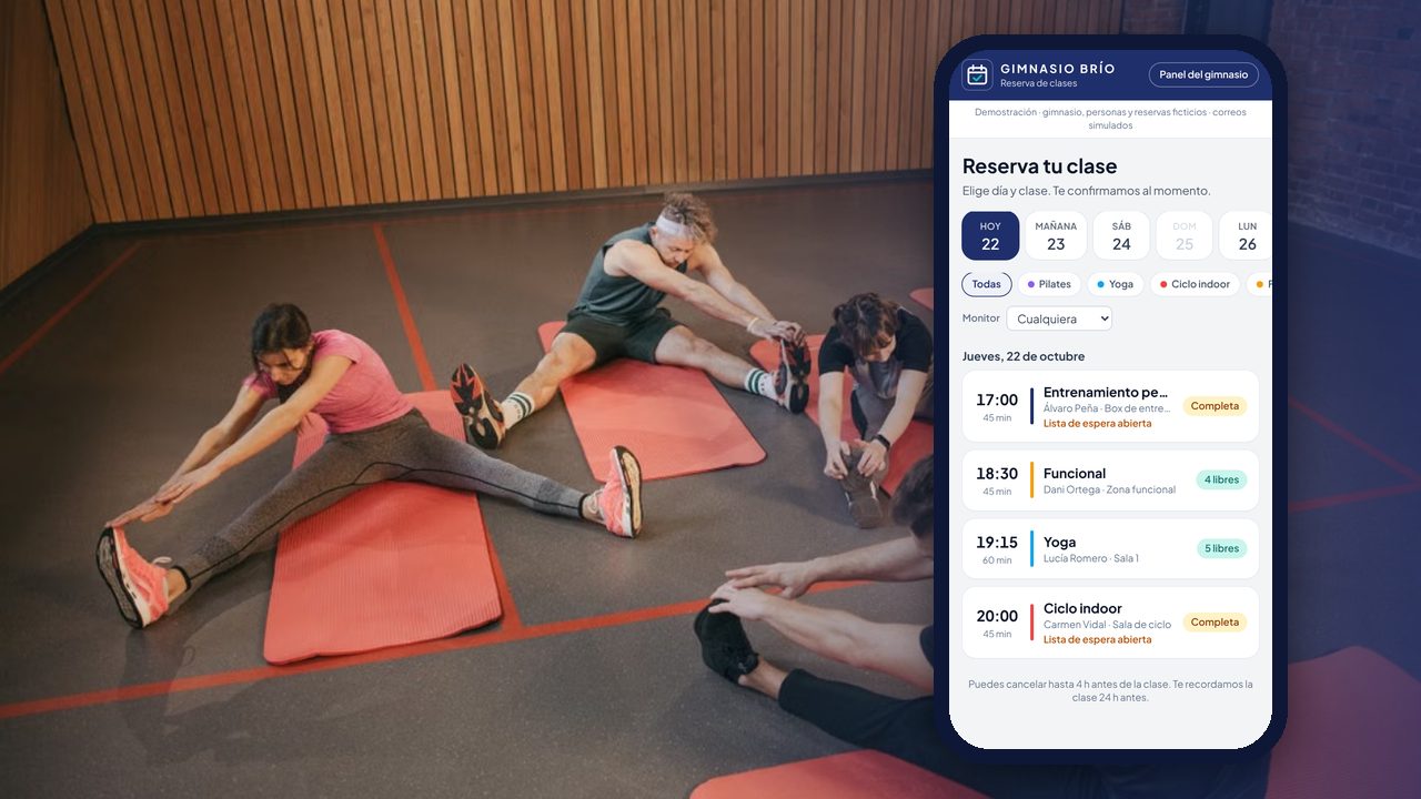 Clase dirigida en un gimnasio y, encima, un móvil con la página de reservas: días, clases con monitor y plazas libres o completas